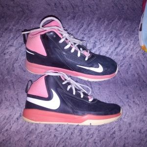 Girls nikes